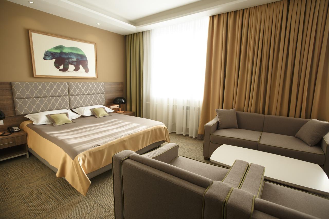 Green Which Hotel Petropavlovsk Exterior photo